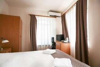 Отель Old City Inn Hotel Баку Классический трехместный номер-4